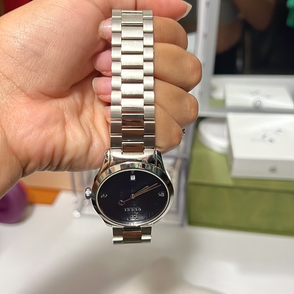 Gucci watch took a few links off but I still have them used about two times - Picture 3 of 4